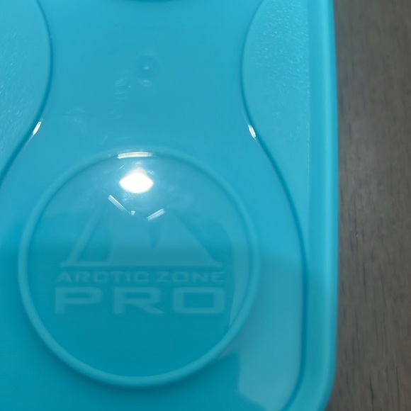 NWOT arctic zone pro bundle 2 Tupperware and matching water bottle - Picture 3 of 7